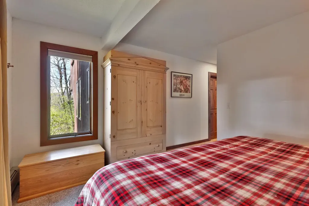 1226 East Ash Road Plymouth VT 05056