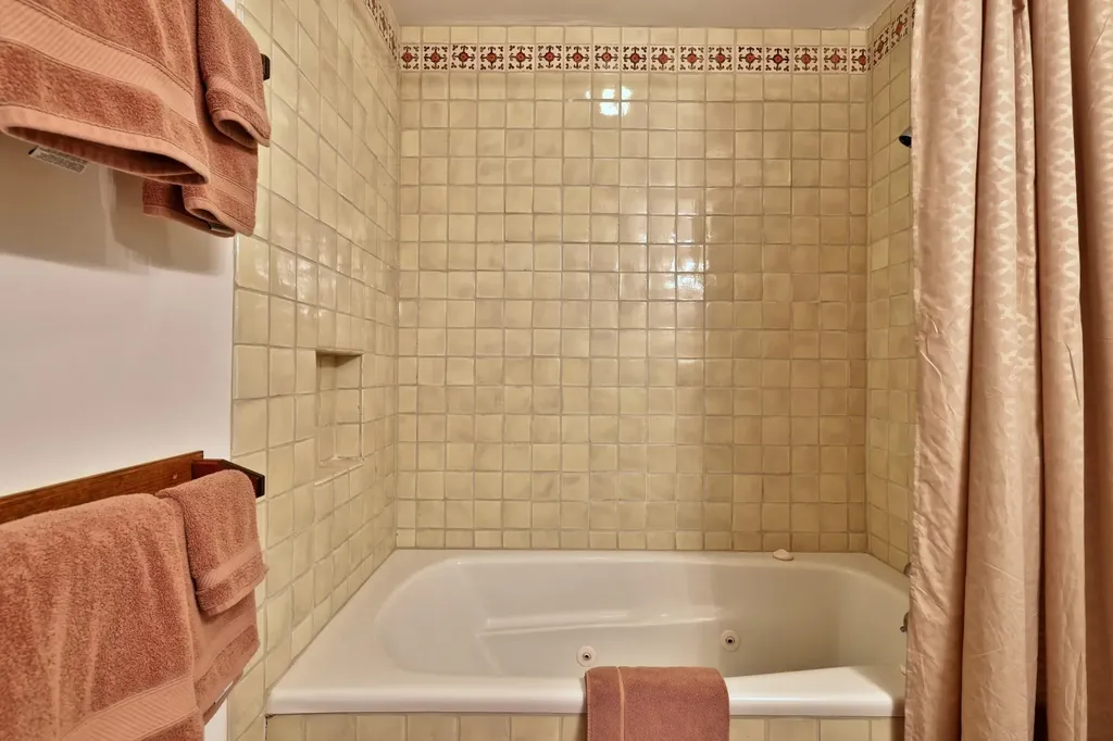 1226 East Ash Road Plymouth VT 05056