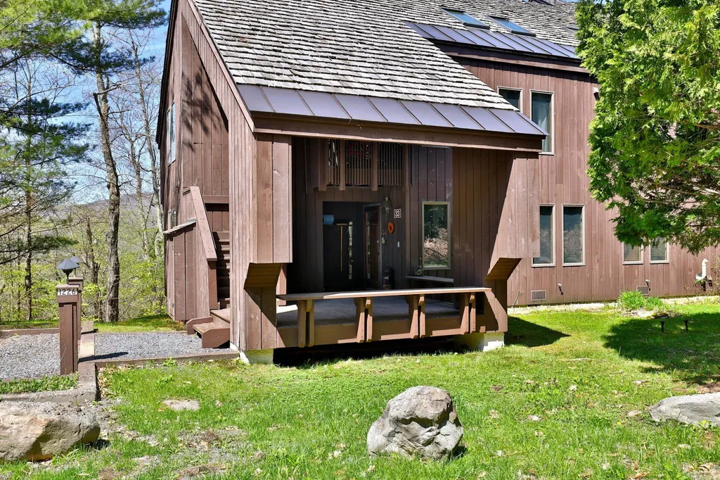 1226 East Ash Road Plymouth VT 05056