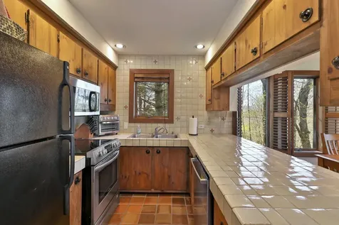 1226 East Ash Road Plymouth VT 05056