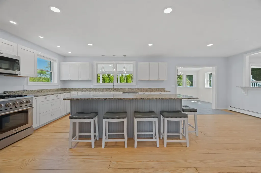 4 Iris Drive Stratham NH 03885