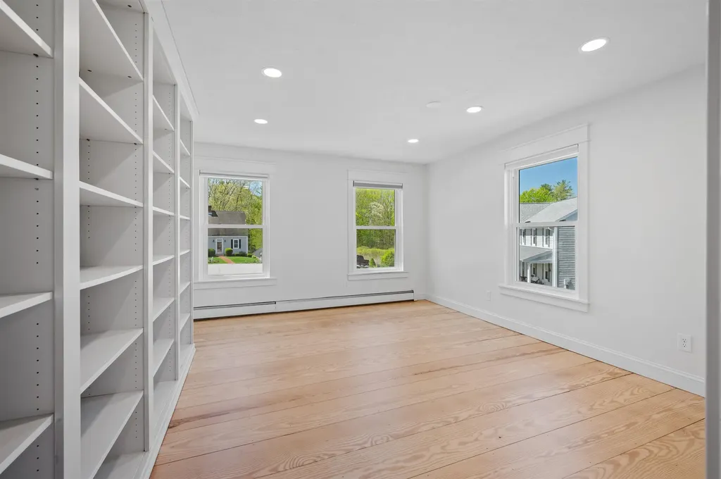 4 Iris Drive Stratham NH 03885