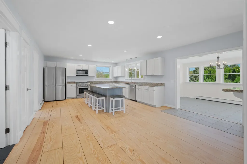 4 Iris Drive Stratham NH 03885