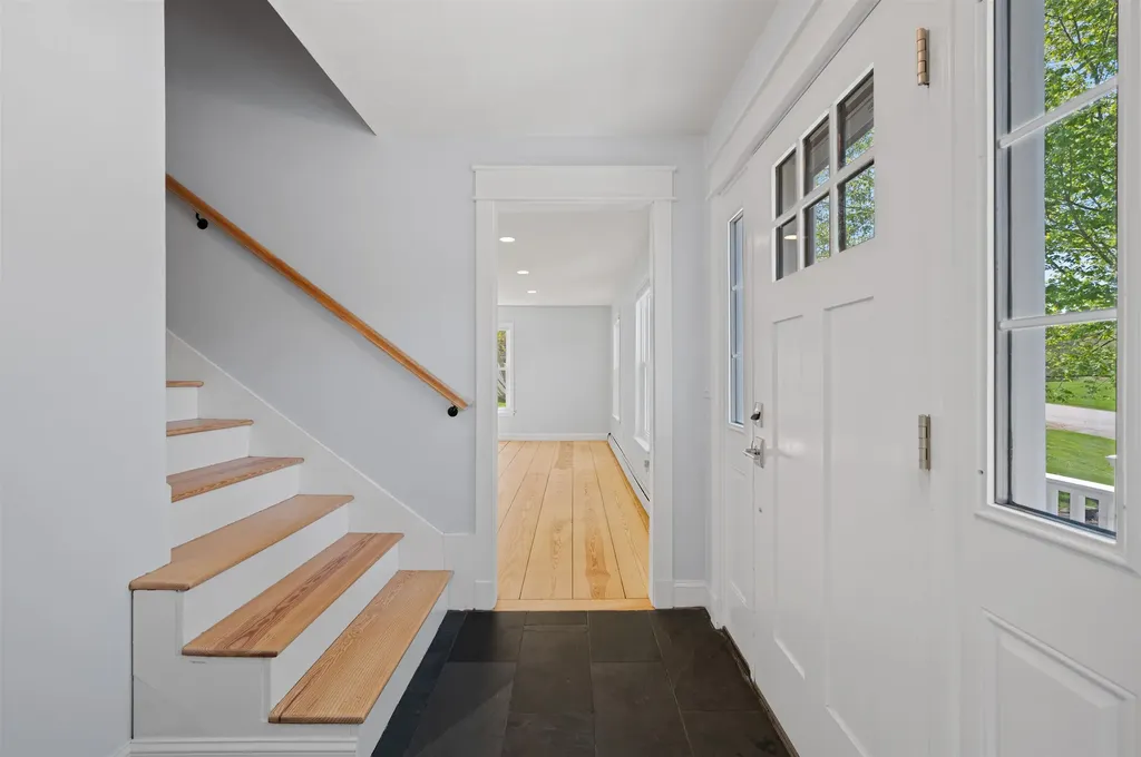 4 Iris Drive Stratham NH 03885