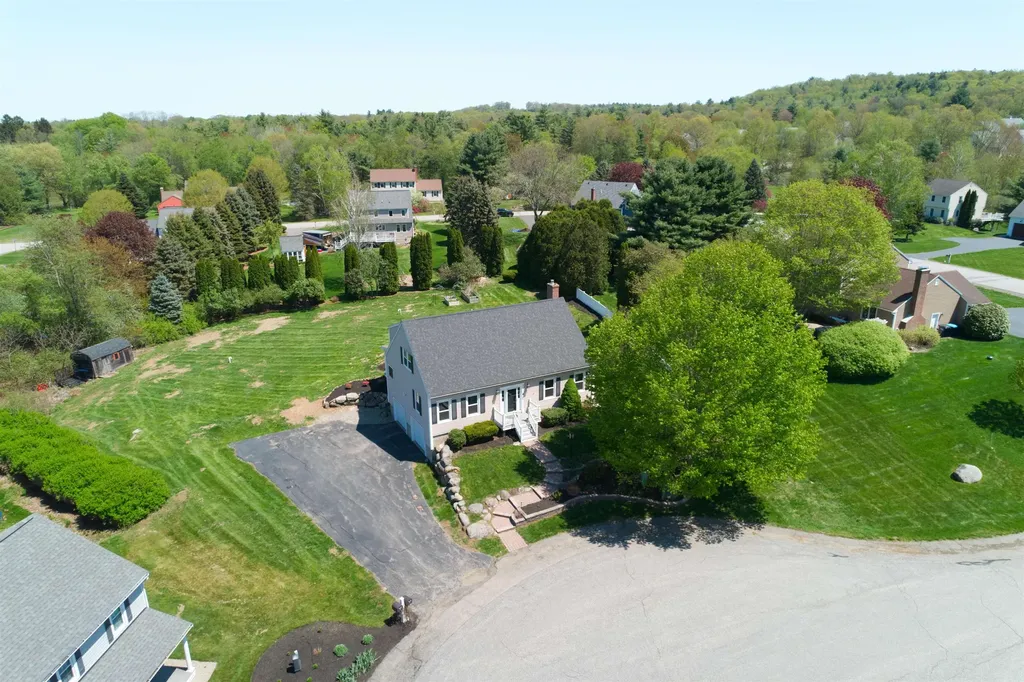 4 Iris Drive Stratham NH 03885