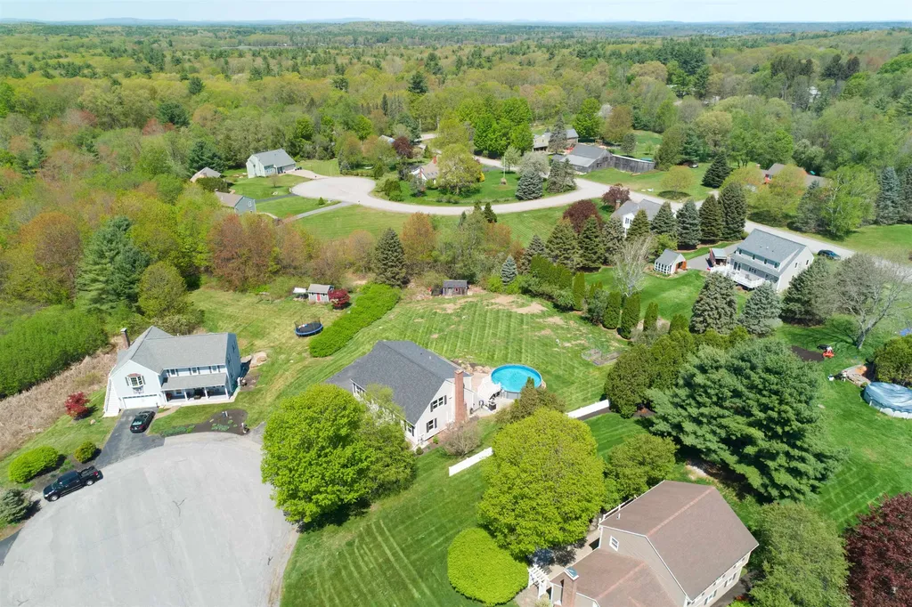 4 Iris Drive Stratham NH 03885