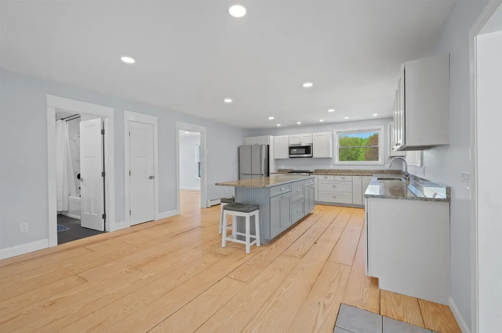 4 Iris Drive Stratham NH 03885