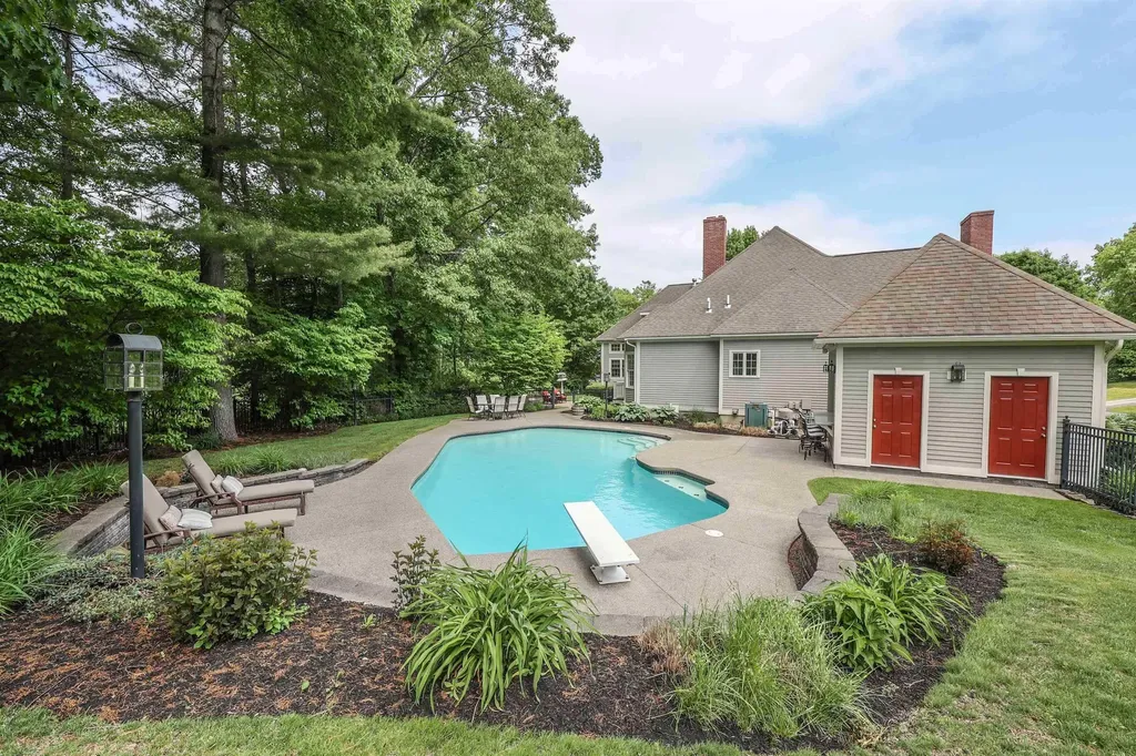 7 Golfview Road Windham NH 03087