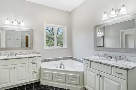 7 Golfview Road Windham NH 03087