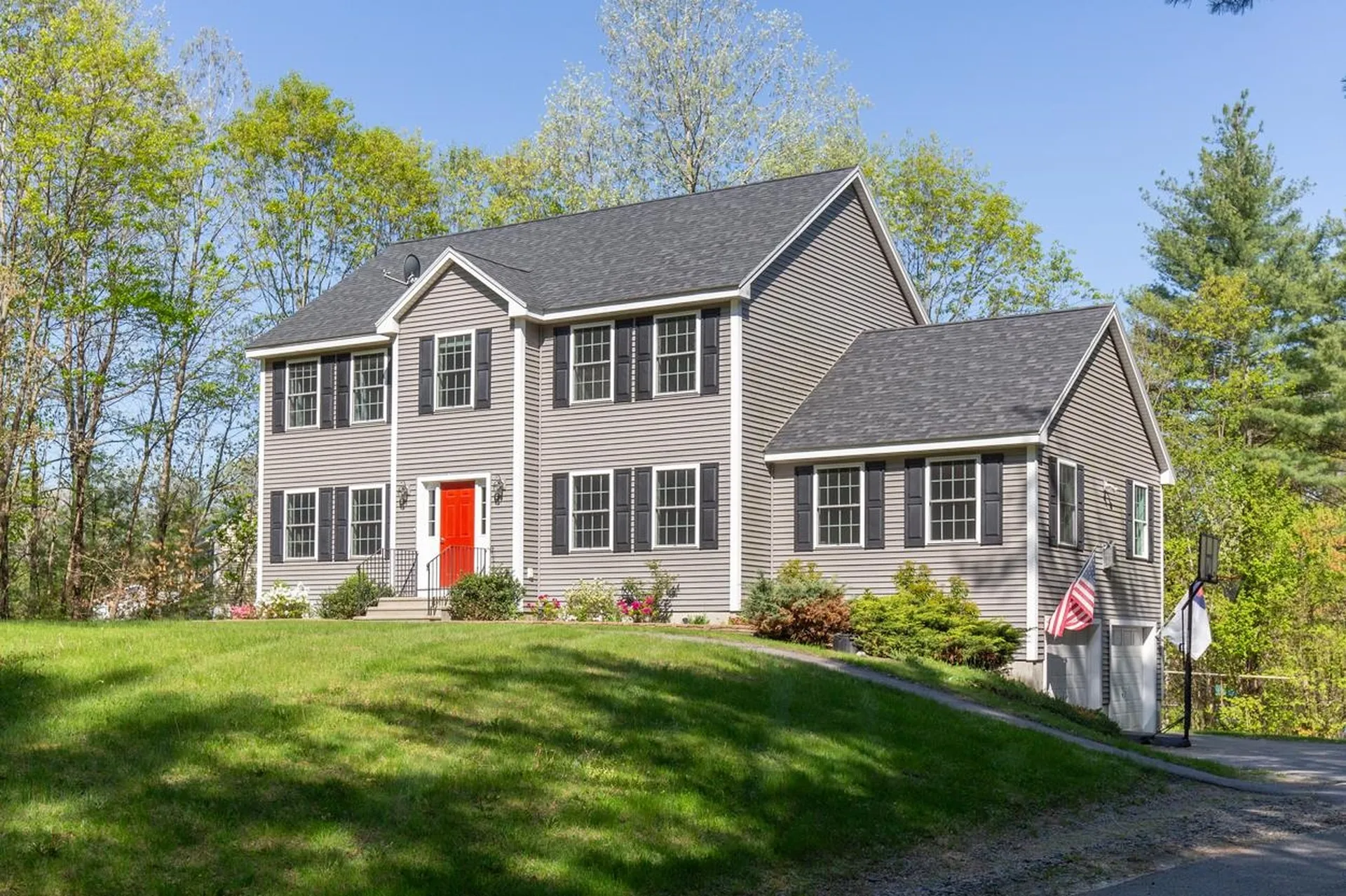 24 Robinson Lane Pelham NH 03076