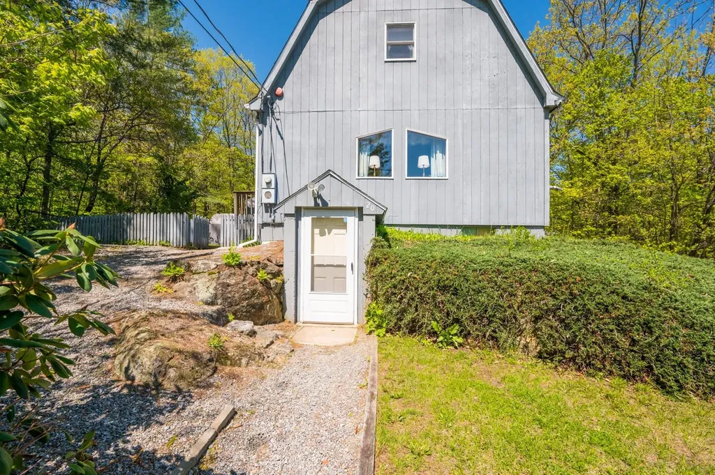 20 Church Street Bradford NH 03221