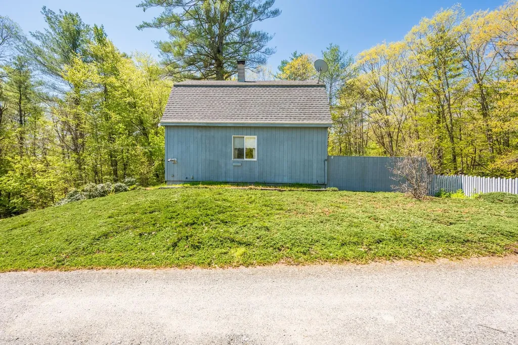 20 Church Street Bradford NH 03221