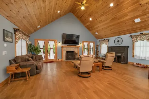 6 Phoenix Drive Kingston NH 03848