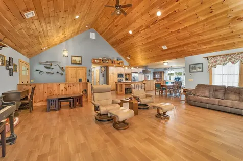 6 Phoenix Drive Kingston NH 03848