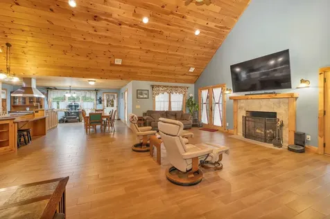 6 Phoenix Drive Kingston NH 03848