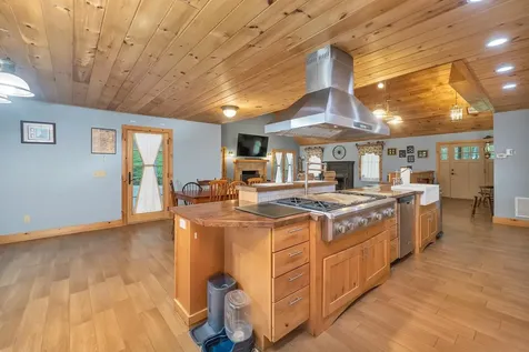 6 Phoenix Drive Kingston NH 03848