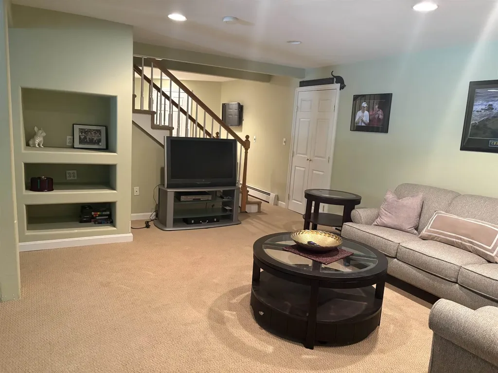 11 Fieldstone Drive Hooksett NH 03106