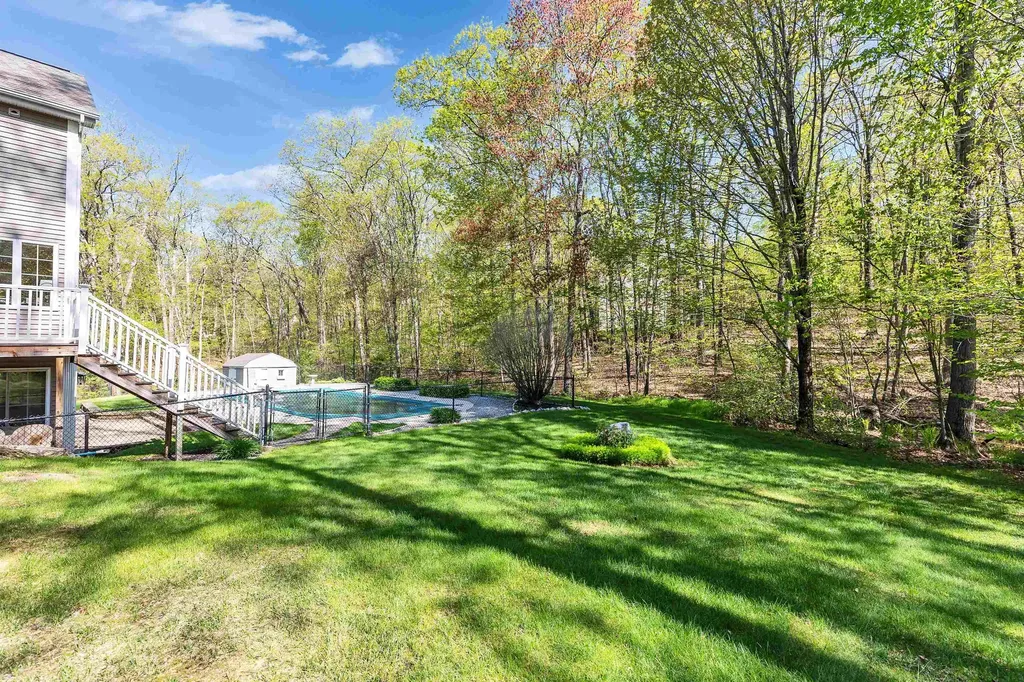 11 Fieldstone Drive Hooksett NH 03106