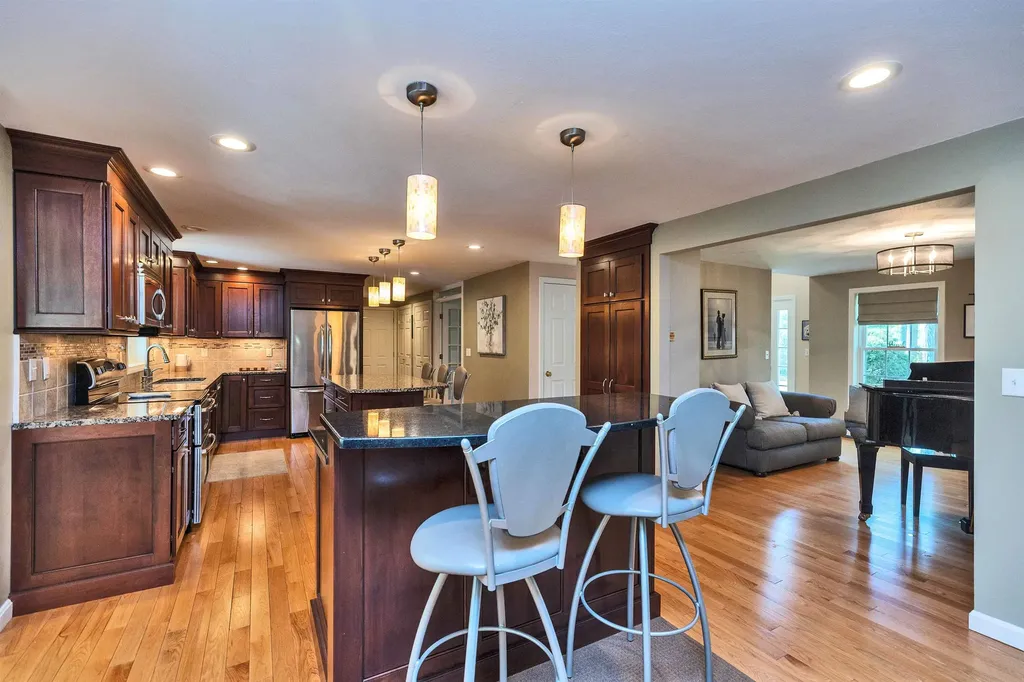 11 Fieldstone Drive Hooksett NH 03106