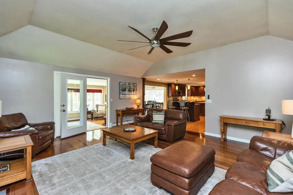 11 Fieldstone Drive Hooksett NH 03106