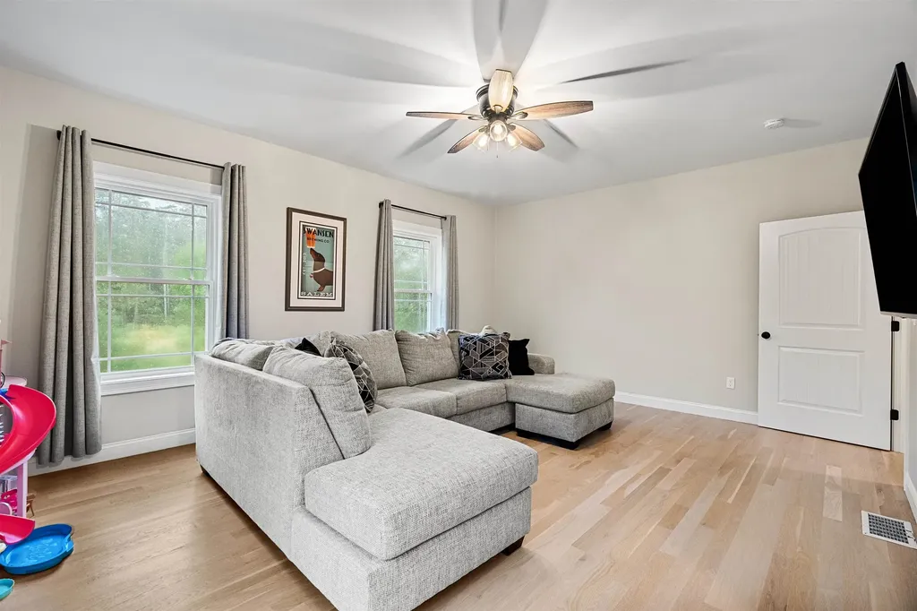 12 Tanya Lane Brentwood NH 03833