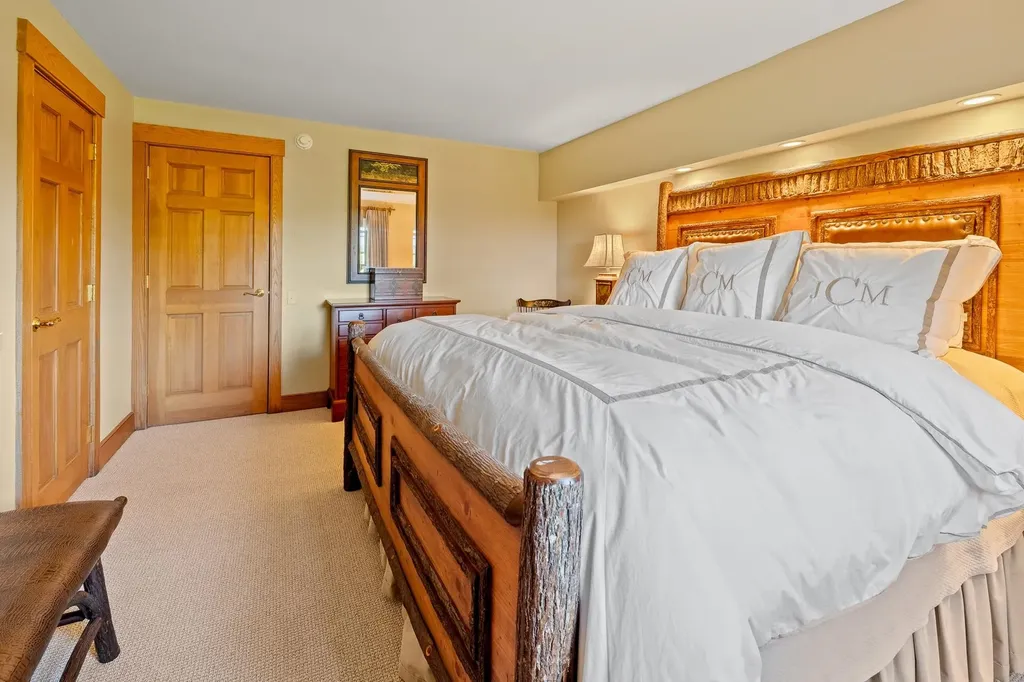 207 Boynton Road Londonderry VT 05148