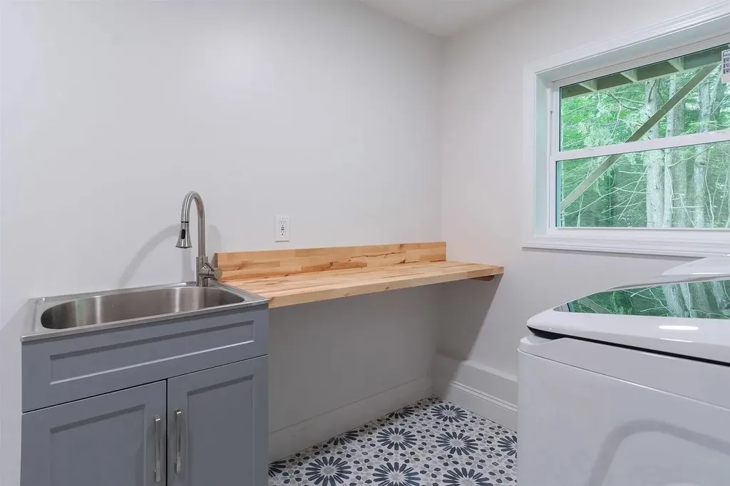 28 Colony Drive Barnstead NH 03225