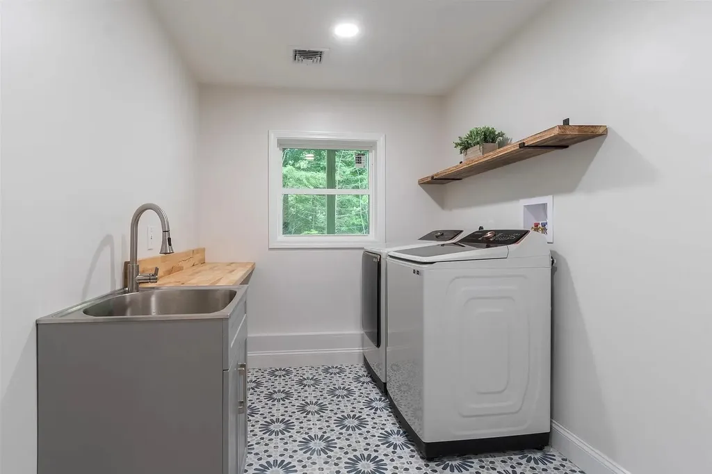 28 Colony Drive Barnstead NH 03225