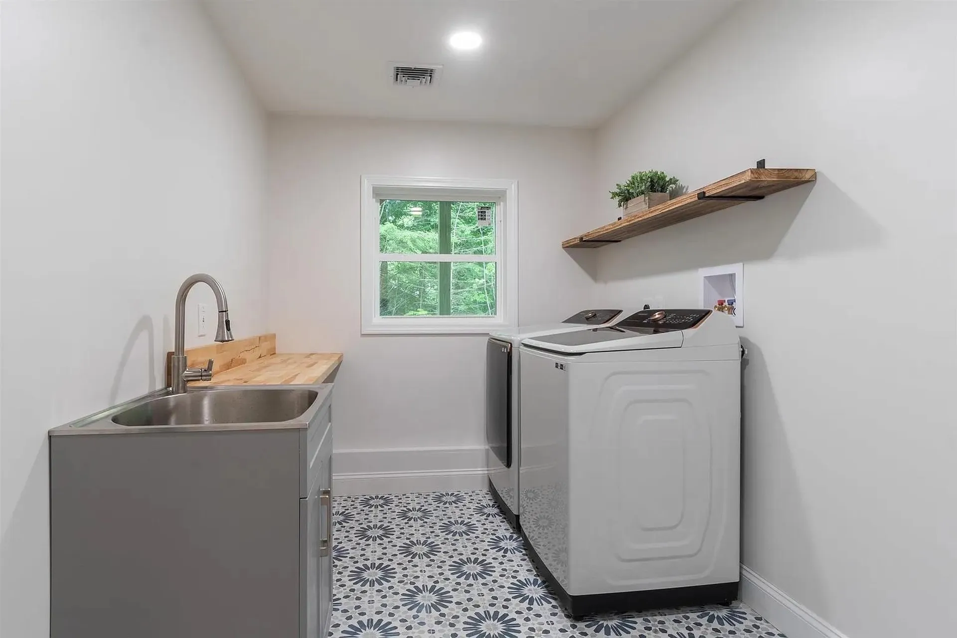 28 Colony Drive Barnstead NH 03225