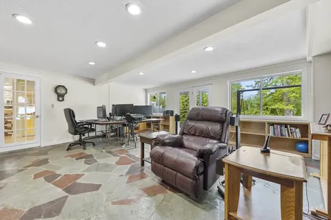 127 Peele Road Nashua NH 03062