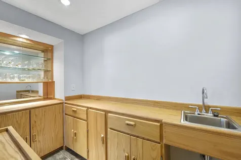 127 Peele Road Nashua NH 03062
