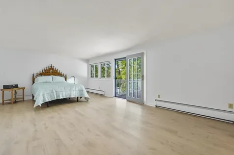 127 Peele Road Nashua NH 03062