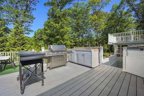 127 Peele Road Nashua NH 03062
