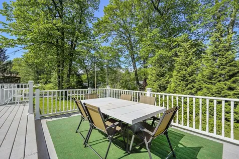 127 Peele Road Nashua NH 03062