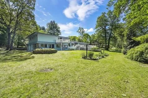 127 Peele Road Nashua NH 03062