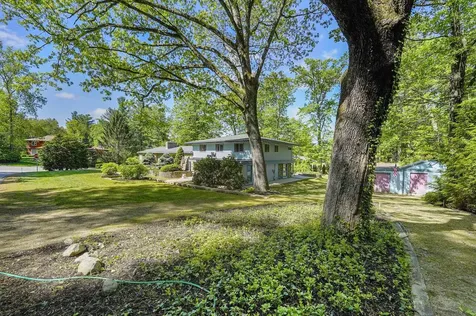127 Peele Road Nashua NH 03062