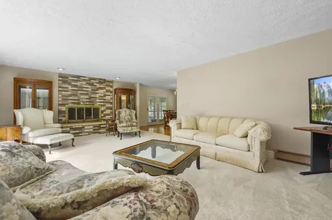 127 Peele Road Nashua NH 03062