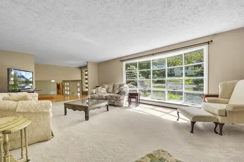 127 Peele Road Nashua NH 03062