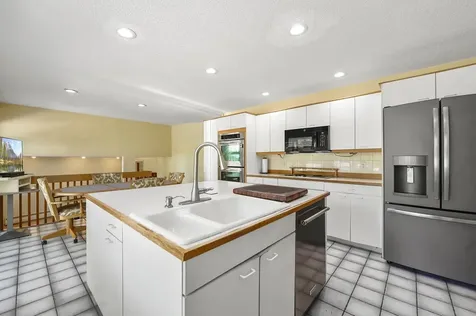 127 Peele Road Nashua NH 03062
