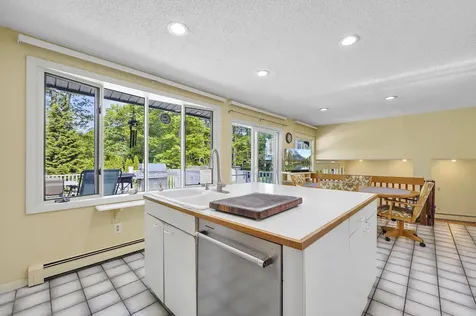 127 Peele Road Nashua NH 03062
