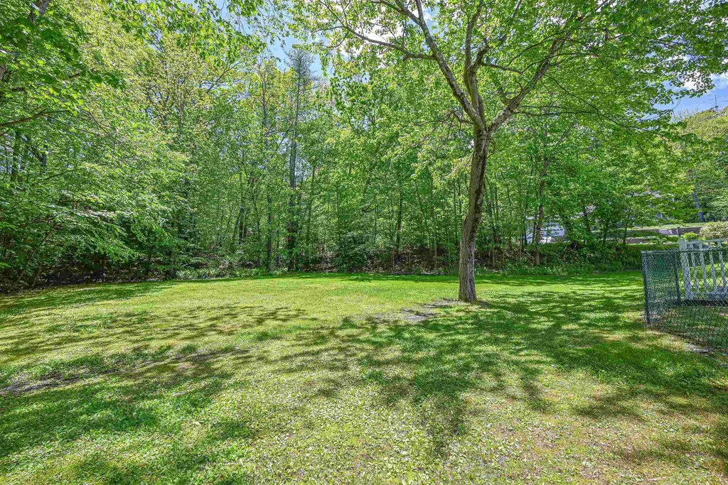 26 Green Meadow Lane Bedford NH 03110