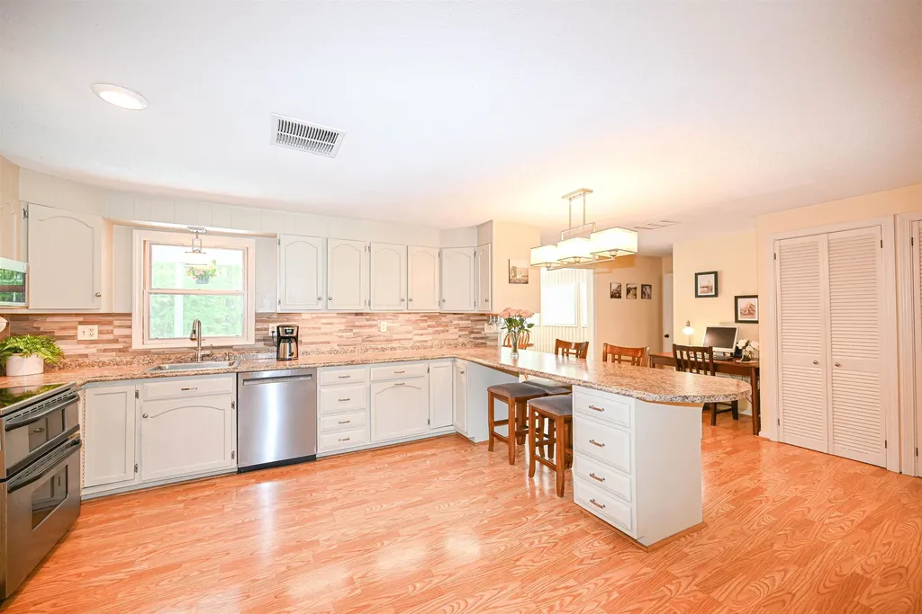 26 Green Meadow Lane Bedford NH 03110