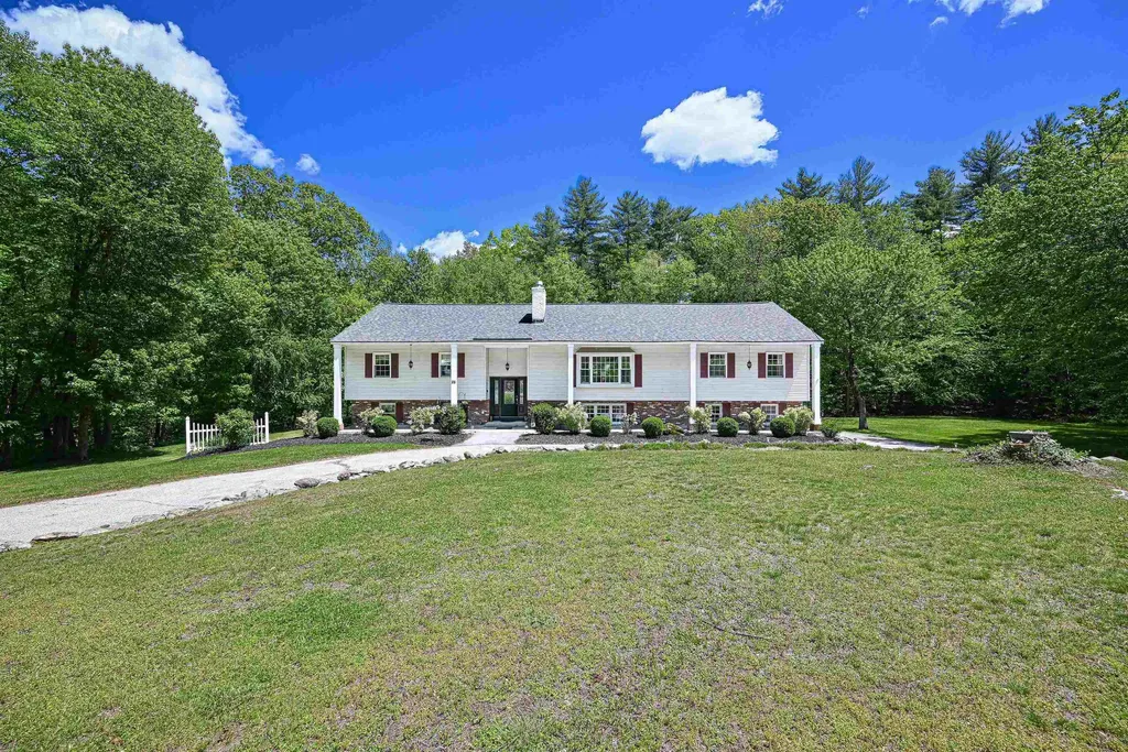 26 Green Meadow Lane Bedford NH 03110