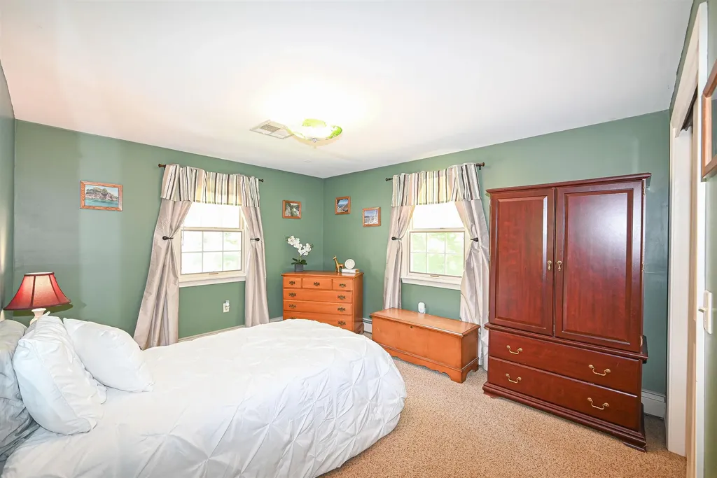 26 Green Meadow Lane Bedford NH 03110