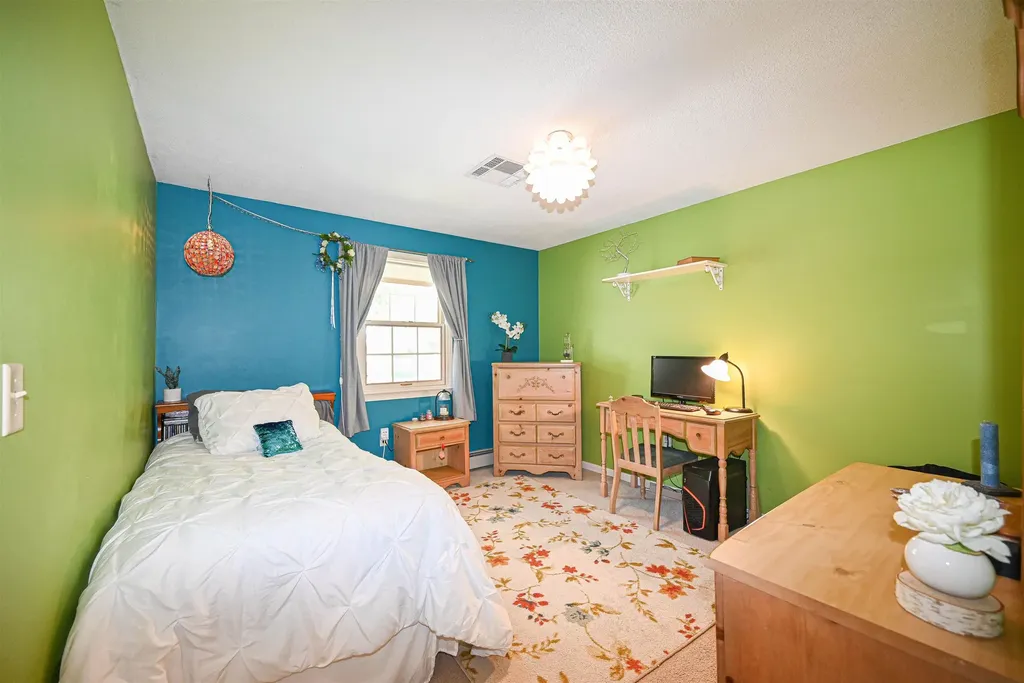 26 Green Meadow Lane Bedford NH 03110