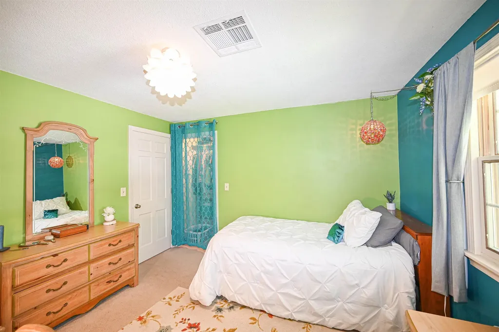 26 Green Meadow Lane Bedford NH 03110