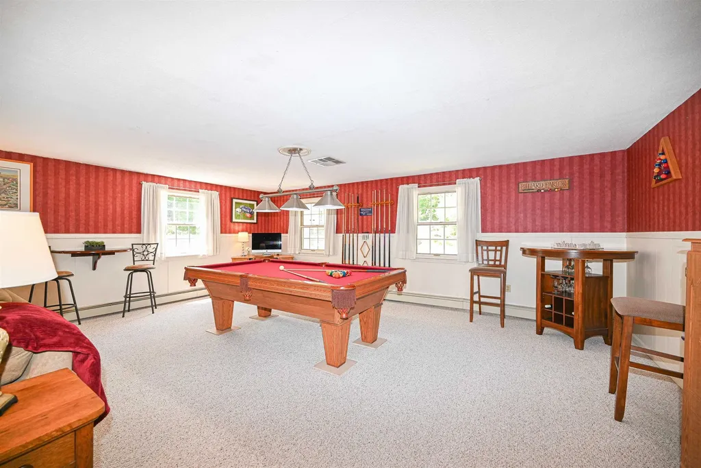 26 Green Meadow Lane Bedford NH 03110