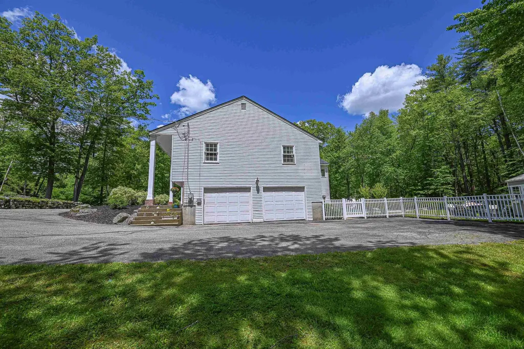 26 Green Meadow Lane Bedford NH 03110