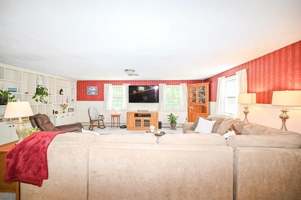 26 Green Meadow Lane Bedford NH 03110