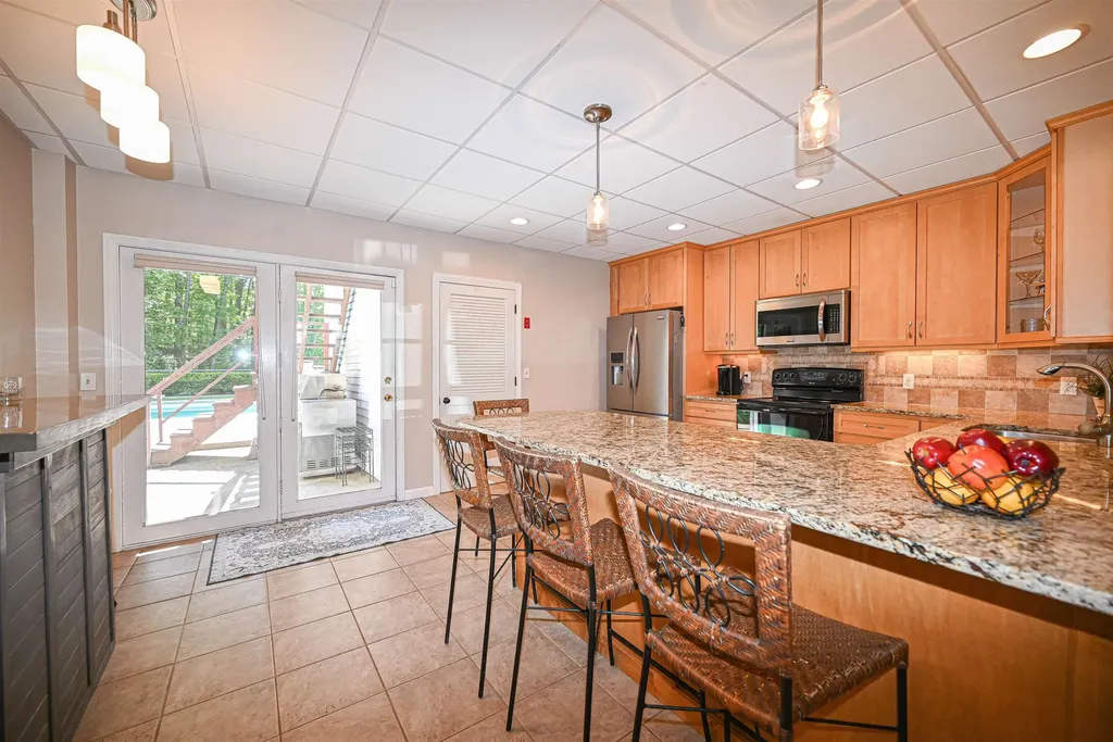 26 Green Meadow Lane Bedford NH 03110